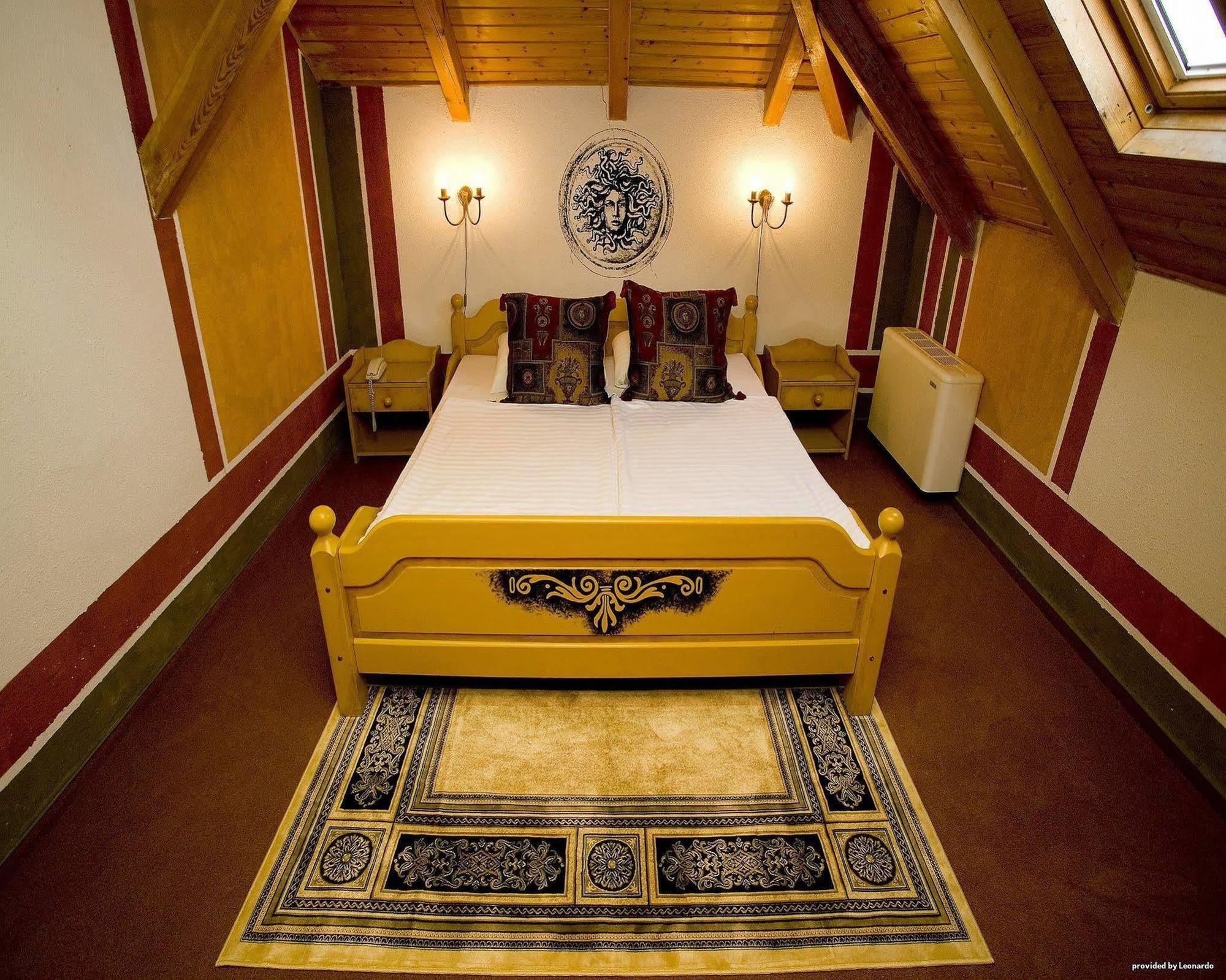 Janus Boutique & 4*