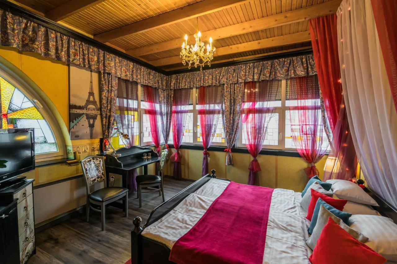 Janus Boutique & 4*